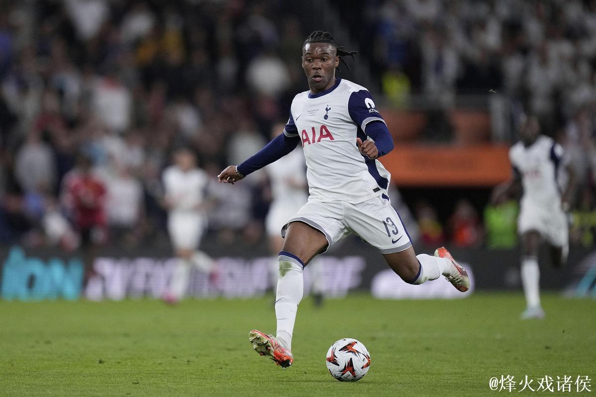 乌多基社媒无意泄密热刺新战术，手抛球成关键要素